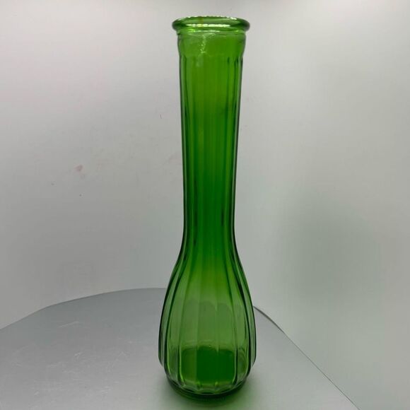 Unknown Other - Vintage Emerald Green Ribbed Scalloped Bud Flower Vase